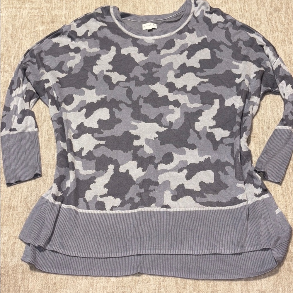 XL Wonderly Grey Camo lightweight sweater tunic